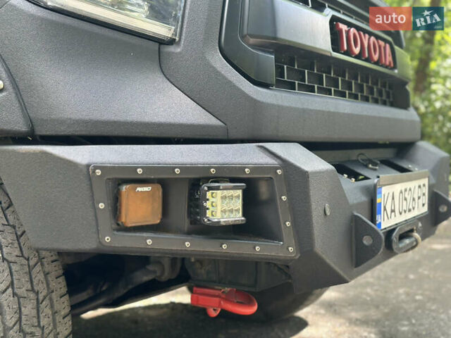 Черный Тойота Тундра, объемом двигателя 5.69 л и пробегом 173 тыс. км за 26000 $, фото 8 на Automoto.ua