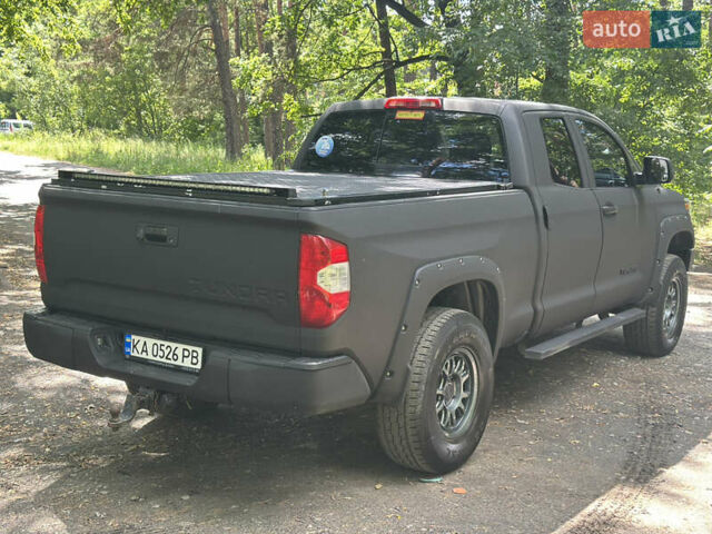 Черный Тойота Тундра, объемом двигателя 5.69 л и пробегом 173 тыс. км за 26000 $, фото 5 на Automoto.ua