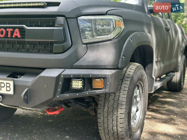 Черный Тойота Тундра, объемом двигателя 5.69 л и пробегом 173 тыс. км за 26000 $, фото 7 на Automoto.ua