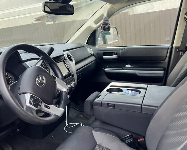 Черный Тойота Тундра, объемом двигателя 4.6 л и пробегом 38 тыс. км за 30000 $, фото 3 на Automoto.ua