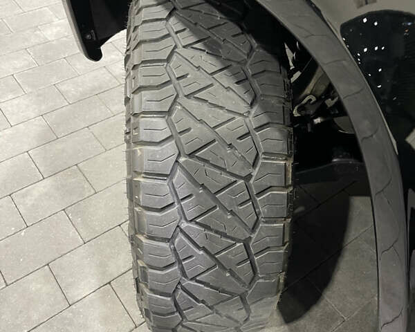 Черный Тойота Тундра, объемом двигателя 3.4 л и пробегом 18 тыс. км за 85000 $, фото 5 на Automoto.ua