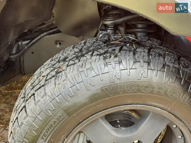 Красный Тойота Тундра, объемом двигателя 5.7 л и пробегом 205 тыс. км за 22900 $, фото 9 на Automoto.ua