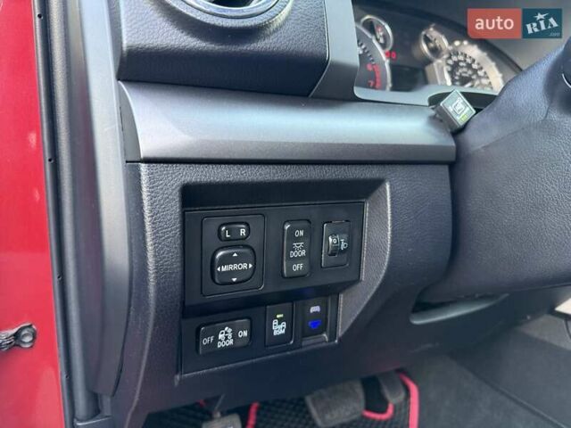 Красный Тойота Тундра, объемом двигателя 5.66 л и пробегом 106 тыс. км за 28800 $, фото 12 на Automoto.ua