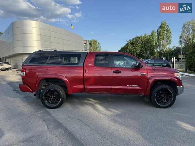 Красный Тойота Тундра, объемом двигателя 5.66 л и пробегом 106 тыс. км за 28800 $, фото 3 на Automoto.ua