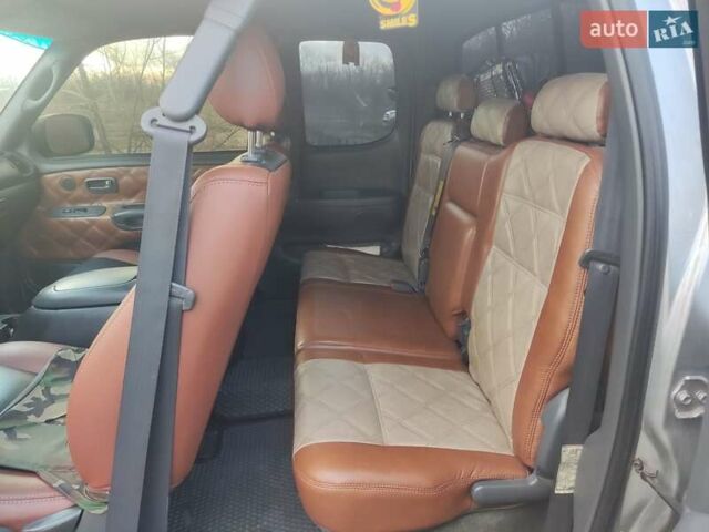 Серый Тойота Тундра, объемом двигателя 4.7 л и пробегом 300 тыс. км за 10300 $, фото 6 на Automoto.ua