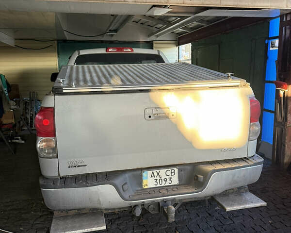 Серый Тойота Тундра, объемом двигателя 5.66 л и пробегом 308 тыс. км за 19000 $, фото 3 на Automoto.ua