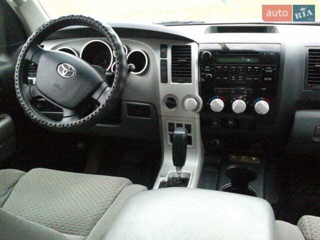 Серый Тойота Тундра, объемом двигателя 5.7 л и пробегом 120 тыс. км за 19875 $, фото 8 на Automoto.ua
