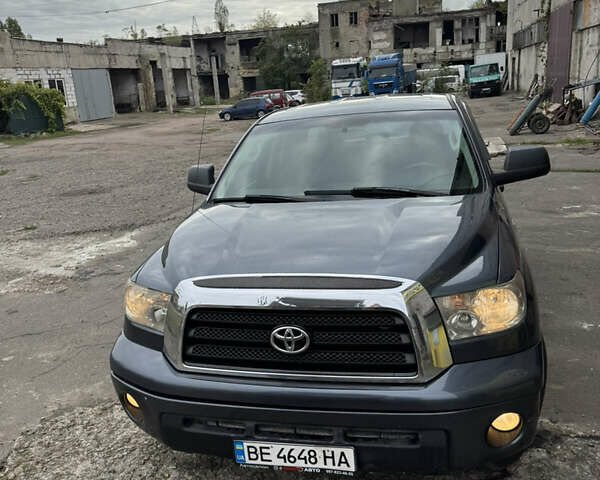 Серый Тойота Тундра, объемом двигателя 4.66 л и пробегом 321 тыс. км за 19900 $, фото 2 на Automoto.ua