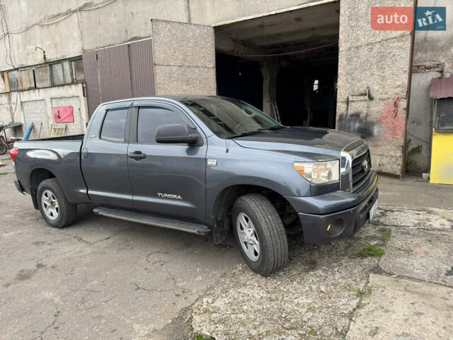 Серый Тойота Тундра, объемом двигателя 4.66 л и пробегом 321 тыс. км за 19900 $, фото 4 на Automoto.ua
