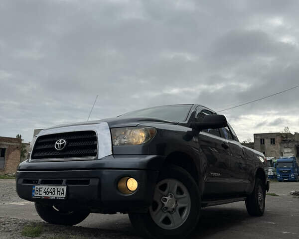 Серый Тойота Тундра, объемом двигателя 4.66 л и пробегом 321 тыс. км за 19900 $, фото 1 на Automoto.ua