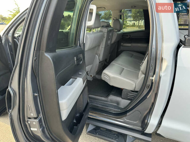 Серый Тойота Тундра, объемом двигателя 4.61 л и пробегом 155 тыс. км за 17900 $, фото 16 на Automoto.ua