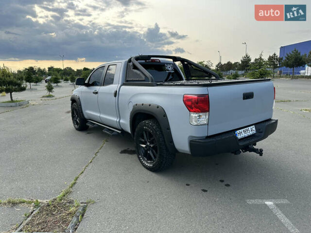 Серый Тойота Тундра, объемом двигателя 4.61 л и пробегом 155 тыс. км за 17900 $, фото 2 на Automoto.ua