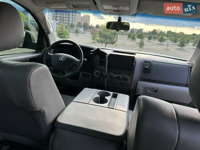 Серый Тойота Тундра, объемом двигателя 4.61 л и пробегом 155 тыс. км за 17900 $, фото 13 на Automoto.ua
