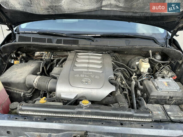 Серый Тойота Тундра, объемом двигателя 4.61 л и пробегом 155 тыс. км за 17900 $, фото 18 на Automoto.ua