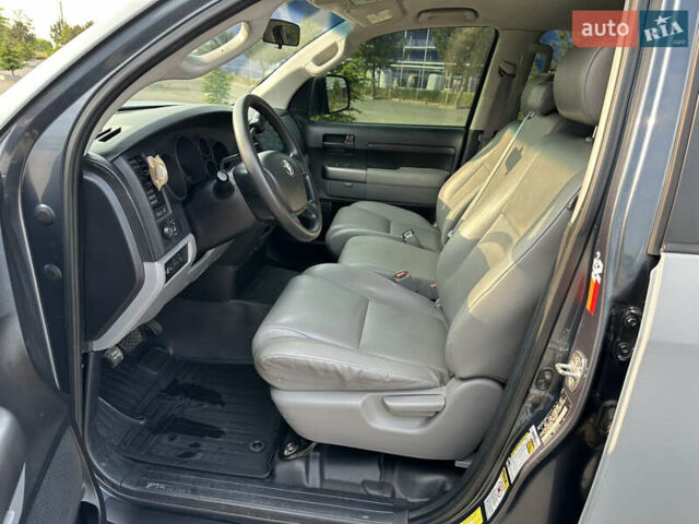 Серый Тойота Тундра, объемом двигателя 4.61 л и пробегом 155 тыс. км за 17900 $, фото 12 на Automoto.ua