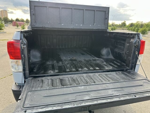 Серый Тойота Тундра, объемом двигателя 4.6 л и пробегом 155 тыс. км за 17900 $, фото 4 на Automoto.ua