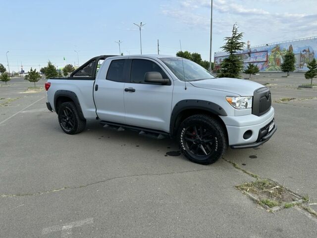 Серый Тойота Тундра, объемом двигателя 4.6 л и пробегом 155 тыс. км за 17900 $, фото 2 на Automoto.ua