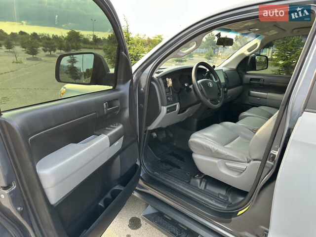 Серый Тойота Тундра, объемом двигателя 4.61 л и пробегом 155 тыс. км за 17900 $, фото 17 на Automoto.ua