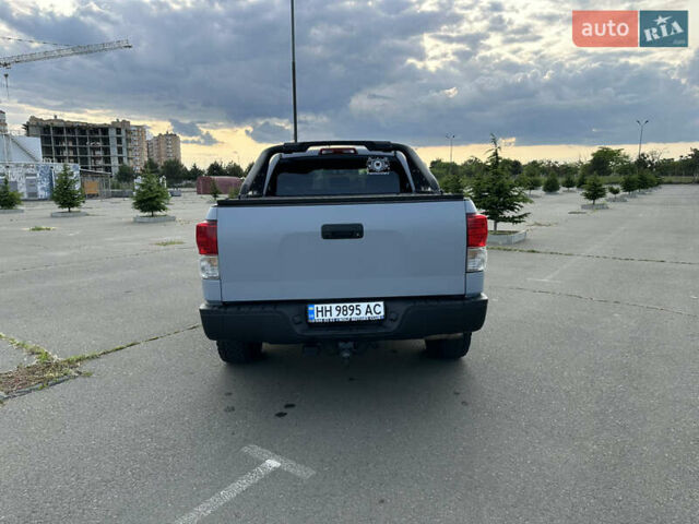 Серый Тойота Тундра, объемом двигателя 4.61 л и пробегом 155 тыс. км за 17900 $, фото 3 на Automoto.ua