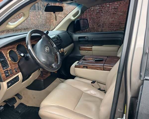 Серый Тойота Тундра, объемом двигателя 5.66 л и пробегом 190 тыс. км за 19900 $, фото 4 на Automoto.ua