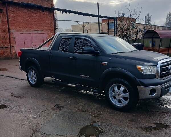Серый Тойота Тундра, объемом двигателя 5.66 л и пробегом 190 тыс. км за 19900 $, фото 2 на Automoto.ua