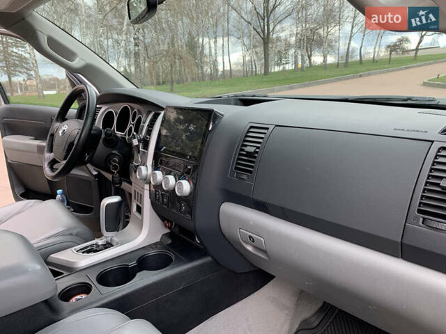 Сірий Тойота Тундра, об'ємом двигуна 5.7 л та пробігом 251 тис. км за 19500 $, фото 19 на Automoto.ua
