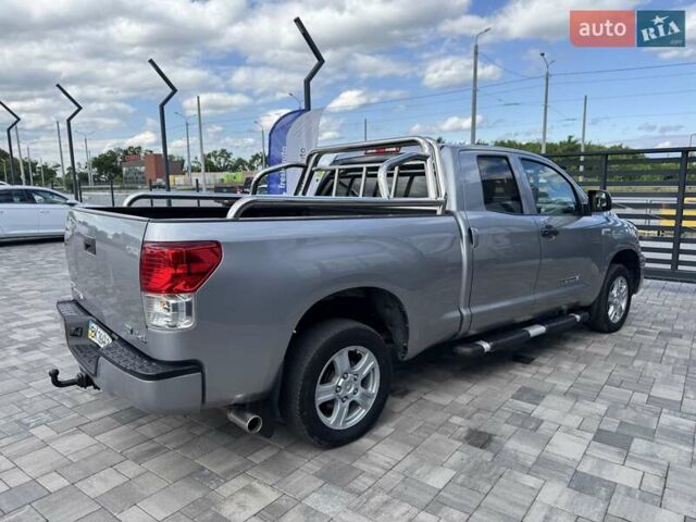 Серый Тойота Тундра, объемом двигателя 5.7 л и пробегом 120 тыс. км за 22900 $, фото 2 на Automoto.ua