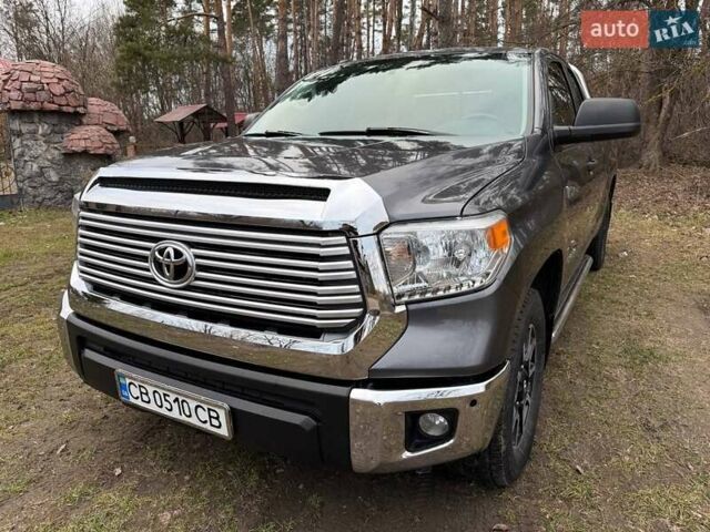 Серый Тойота Тундра, объемом двигателя 5.7 л и пробегом 65 тыс. км за 29900 $, фото 2 на Automoto.ua