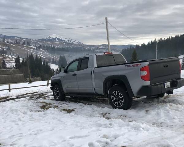 Серый Тойота Тундра, объемом двигателя 5.66 л и пробегом 61 тыс. км за 32500 $, фото 4 на Automoto.ua