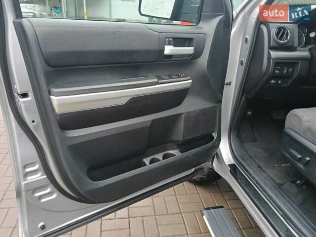 Серый Тойота Тундра, объемом двигателя 5.66 л и пробегом 95 тыс. км за 28350 $, фото 17 на Automoto.ua