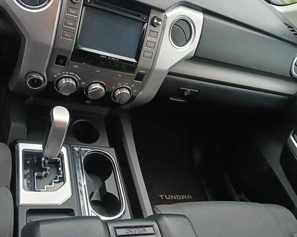 Серый Тойота Тундра, объемом двигателя 5.66 л и пробегом 95 тыс. км за 28350 $, фото 21 на Automoto.ua