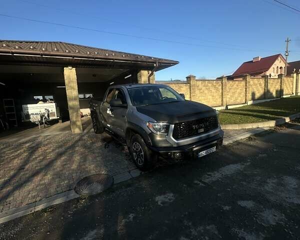 Серый Тойота Тундра, объемом двигателя 5.66 л и пробегом 61 тыс. км за 32500 $, фото 2 на Automoto.ua