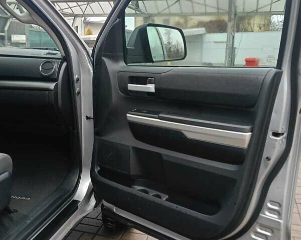 Серый Тойота Тундра, объемом двигателя 5.66 л и пробегом 95 тыс. км за 28350 $, фото 14 на Automoto.ua