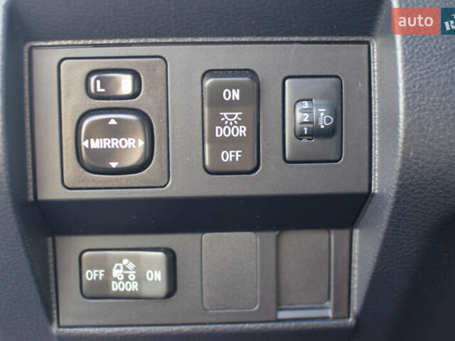 Сірий Тойота Тундра, об'ємом двигуна 5.7 л та пробігом 27 тис. км за 23490 $, фото 32 на Automoto.ua