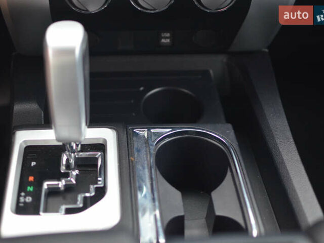 Сірий Тойота Тундра, об'ємом двигуна 5.7 л та пробігом 27 тис. км за 23490 $, фото 24 на Automoto.ua