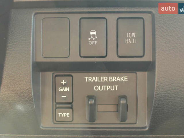 Сірий Тойота Тундра, об'ємом двигуна 5.7 л та пробігом 27 тис. км за 23490 $, фото 31 на Automoto.ua