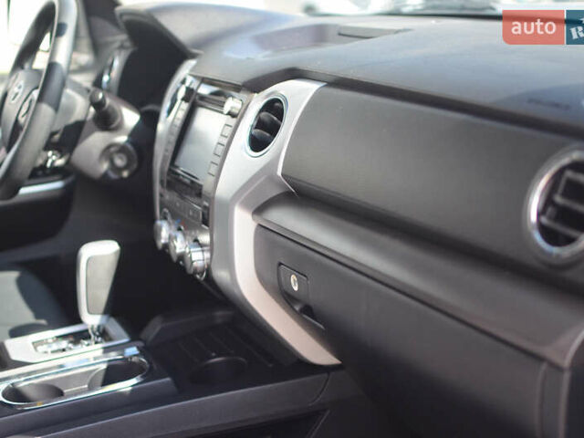 Сірий Тойота Тундра, об'ємом двигуна 5.7 л та пробігом 27 тис. км за 23490 $, фото 15 на Automoto.ua