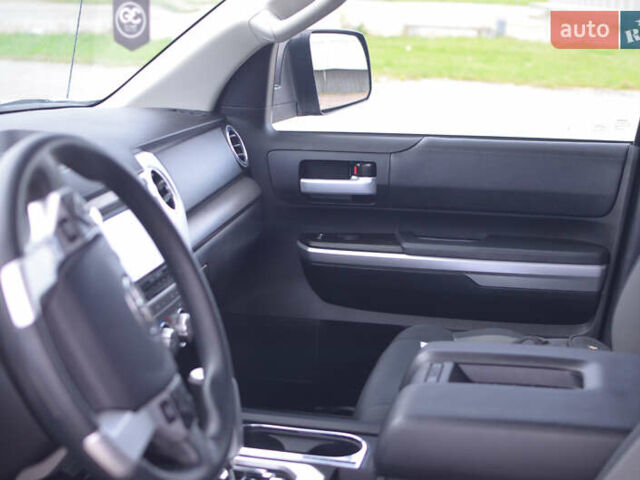 Сірий Тойота Тундра, об'ємом двигуна 5.7 л та пробігом 27 тис. км за 23490 $, фото 16 на Automoto.ua