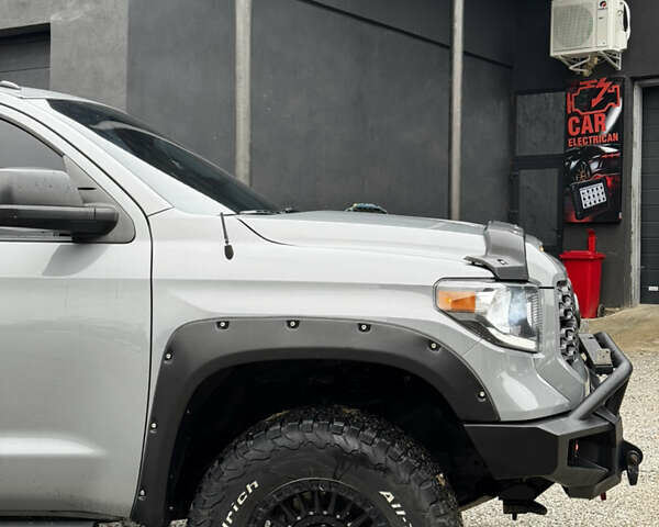 Сірий Тойота Тундра, об'ємом двигуна 5.66 л та пробігом 118 тис. км за 62000 $, фото 1 на Automoto.ua