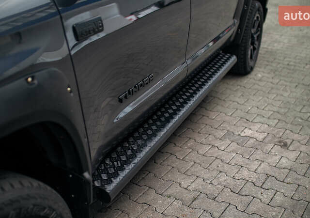 Серый Тойота Тундра, объемом двигателя 5.66 л и пробегом 115 тыс. км за 42500 $, фото 1 на Automoto.ua