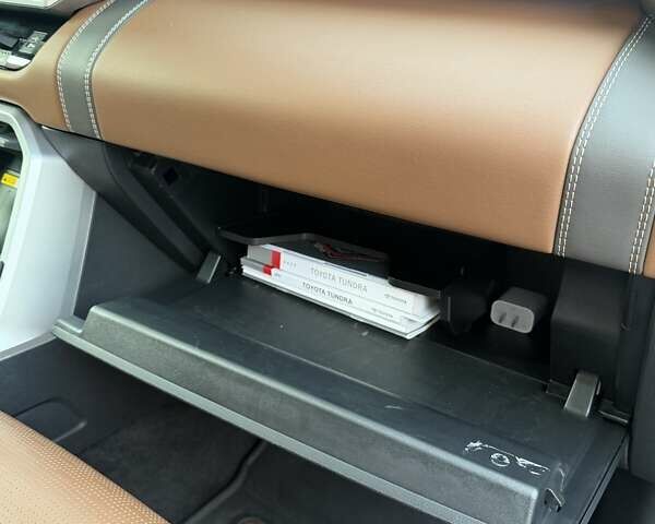 Серый Тойота Тундра, объемом двигателя 3.45 л и пробегом 32 тыс. км за 69900 $, фото 56 на Automoto.ua
