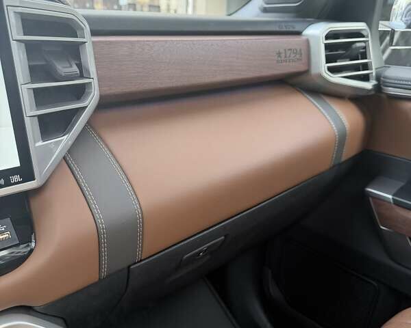 Серый Тойота Тундра, объемом двигателя 3.45 л и пробегом 32 тыс. км за 69900 $, фото 39 на Automoto.ua