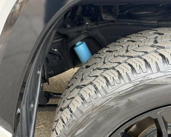 Серый Тойота Тундра, объемом двигателя 3.45 л и пробегом 32 тыс. км за 69900 $, фото 24 на Automoto.ua