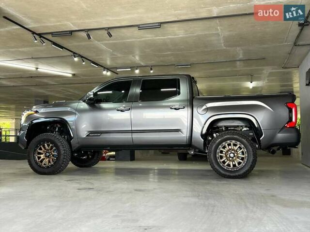 Серый Тойота Тундра, объемом двигателя 3.45 л и пробегом 8 тыс. км за 110000 $, фото 2 на Automoto.ua