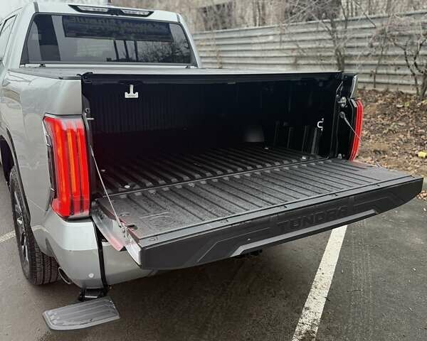 Серый Тойота Тундра, объемом двигателя 3.45 л и пробегом 4 тыс. км за 92000 $, фото 7 на Automoto.ua