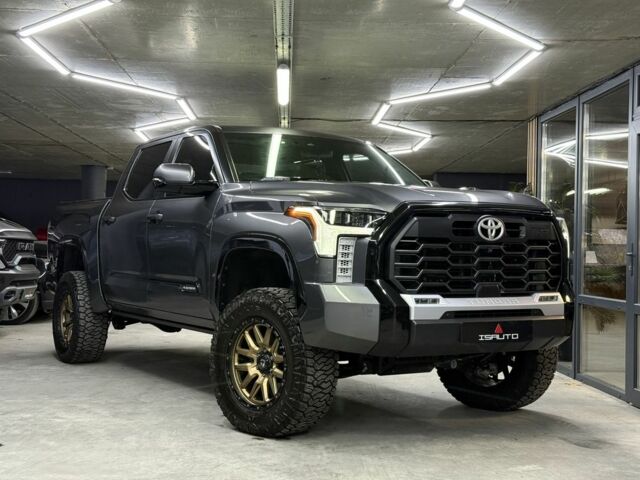 Серый Тойота Тундра, объемом двигателя 3.5 л и пробегом 8 тыс. км за 100500 $, фото 2 на Automoto.ua