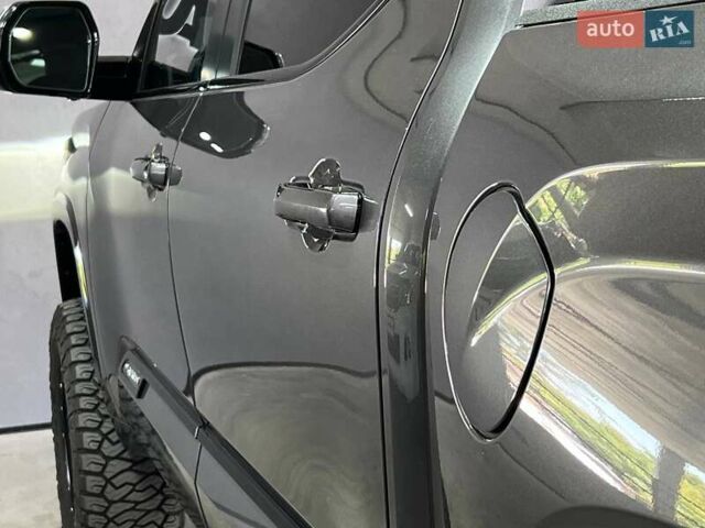 Серый Тойота Тундра, объемом двигателя 3.45 л и пробегом 8 тыс. км за 110000 $, фото 16 на Automoto.ua