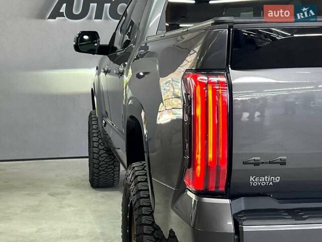 Серый Тойота Тундра, объемом двигателя 3.45 л и пробегом 8 тыс. км за 110000 $, фото 4 на Automoto.ua