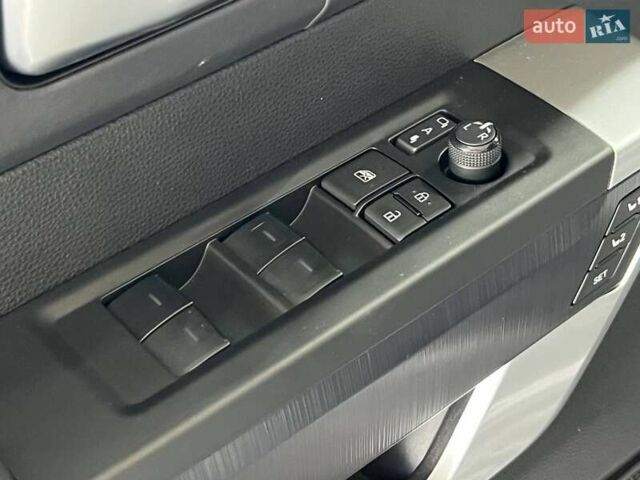 Серый Тойота Тундра, объемом двигателя 3.45 л и пробегом 8 тыс. км за 110000 $, фото 34 на Automoto.ua