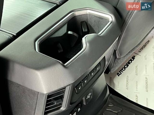 Серый Тойота Тундра, объемом двигателя 3.45 л и пробегом 8 тыс. км за 110000 $, фото 43 на Automoto.ua